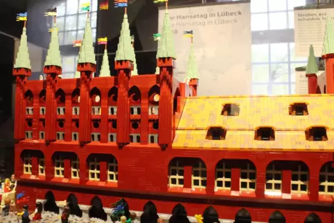 Beeindruckendes Bauwerk: Das Lego-Diorama zeigt den Hansetag im Lübecker Rathaus von 1518. 