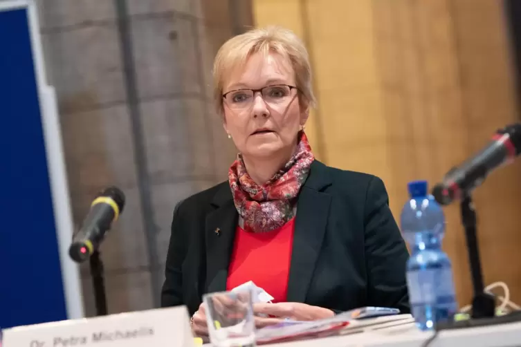 Landeswahlleiterin Petra Michaelis tritt wegen der Wahl-Pannen zurück.