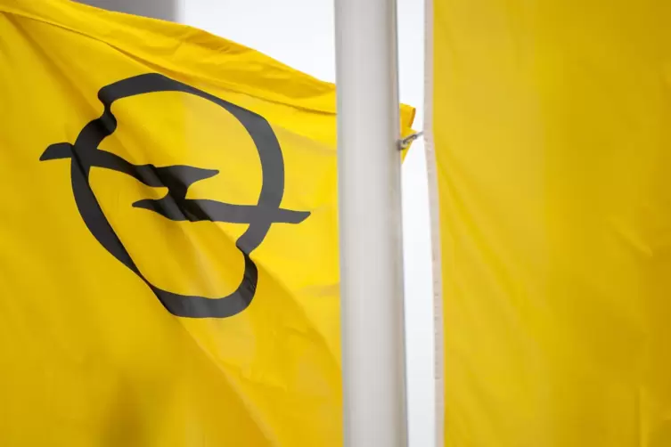 Die Ministerpräsidenten von Hessen, Rheinland-Pfalz und Thüringen haben einen Brief an den Chef des Opel-Mutterkonzerns Stellant
