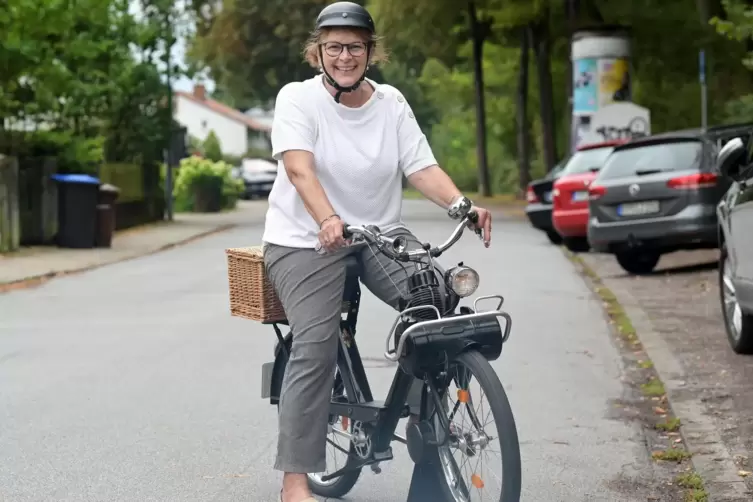 Fahrrad mit Hilfsmotor: Das Solex von Angelika Schwager glänzt wie neu. 