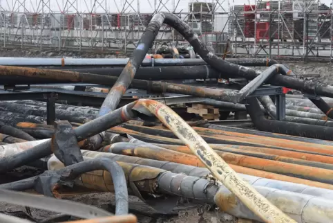 Verwüstet: die Unglücksstelle auf dem BASF-Gelände nach der Explosionsserie. Den Sachschaden bezifferten Ermittler auf eine halb