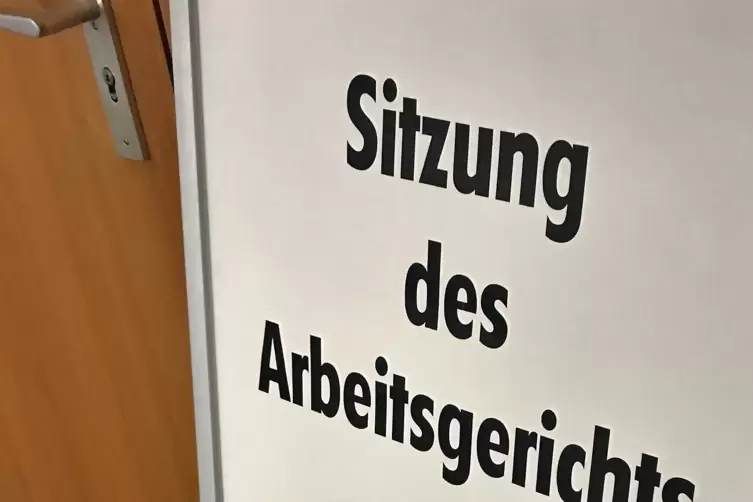 Das Arbeitsgericht Kaiserslautern bestätigte am Donnerstag drei betriebsbedingte Kündigungen von Führungspersonal des Mobilkrane