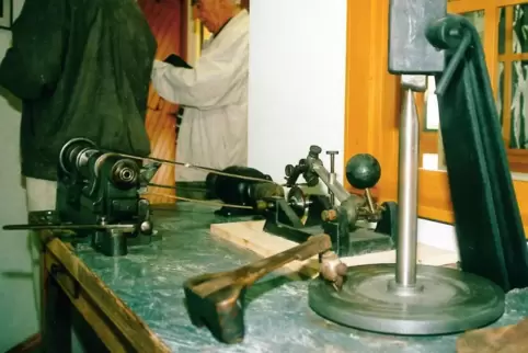 Eine Diamantenschleifmaschine im Jüdischen Museum.