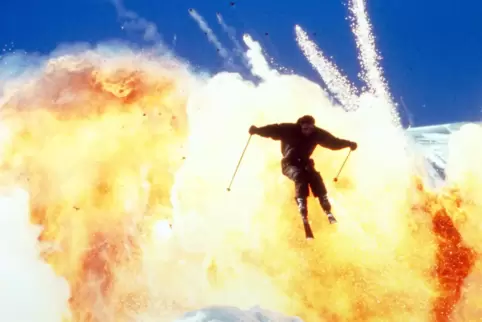 Auch auf der Skipiste liebt Geheimagent 007 den Kitzel von Gefahr und Geschwindigkeit, wie im Film „Die Welt ist nicht genug“ vo