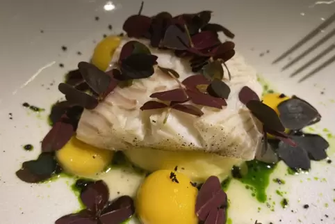 Ein Gericht mit Heilbutt aus dem Moskauer Restaurant White Rabbit.