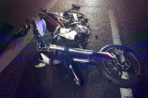 Das Moped des 16-Jährigen war nach dem Unfall nicht mehr fahrbereit. 