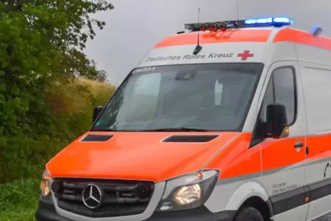 Eine 72-Jährige Beifahrerin wurde bei einer Kollision zweier Autos in Bad Dürkheim verletzt und kam ins Krankenhaus. 