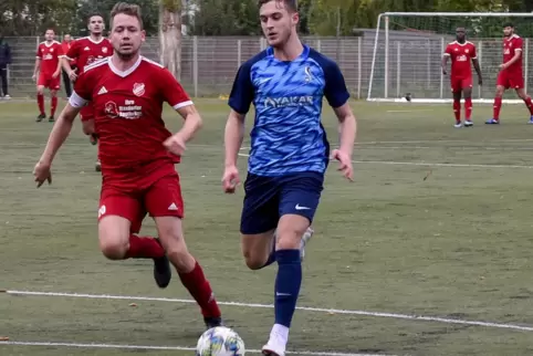 Bastian Hommrich (rechts, hier im Spiel gegen den ASV Maxdorf) traf gegen den ESV Ludwigshafen dreimal. 