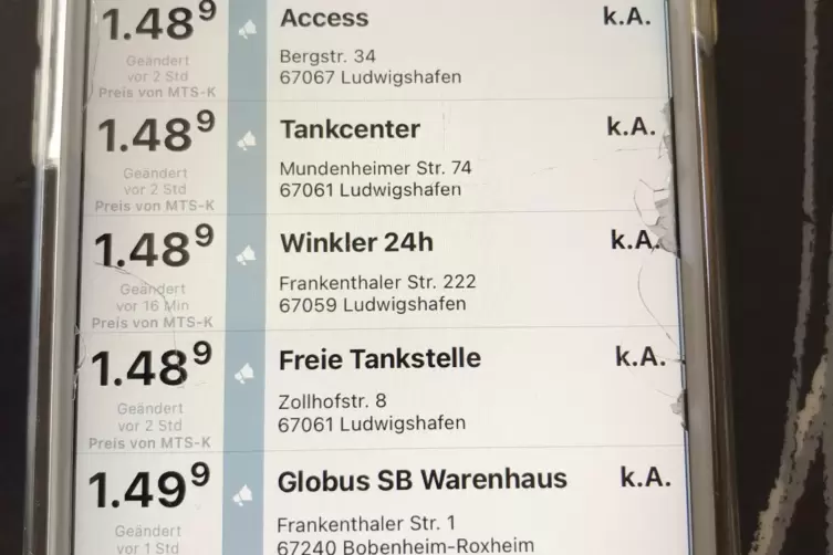 Montag, 15:32 Uhr: Die App clever-tanken.de gab den günstigsten Preis für einen Liter Diesel mit fast 1,49 Euro an – hier bei ei