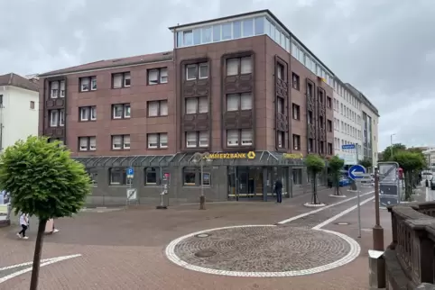 Die Filiale in der Schlossstraße zählt laut Bank rund 4800 Kunden. 