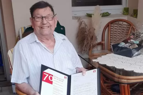 Werner Kaufmann, Rheinzabern, Ehrung für 70 Jahre Mitgliedschaft in der IG Metall. 