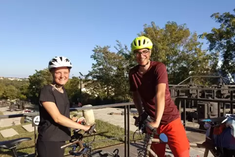 Sie sind einfach mal weg: Pauline Rudolph und Jonas Hormuth hat das Fernweh gepackt. Sie sind einfach mal weg: Pauline Rudolph und Jonas Hormuth hat das Fernweh gepackt.