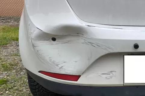 Kratzer und heftige Beule: der Seat Ibiza.