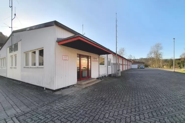 Das Feuerwehrgerätehaus in Waldfischbach-Burgalben kann nicht saniert werden. Ein Gutachten soll die Standortfrage beantworten.