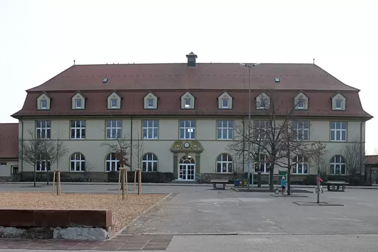 In der Schillerschule richteten die Einbrecher erheblichen Sachschaden an. 