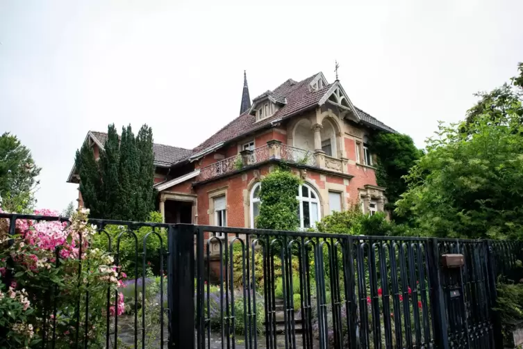 Eine Villa in der Schillerstraße, gebaut von Carl Anton Peschke, dem Gründer der Carl Peschke Maschinenfabrik. 
