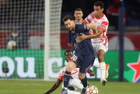 Paris' Stürmer Lionel Messi (links) und Leipzigs Mittelfeldspieler Tyler Adams.
