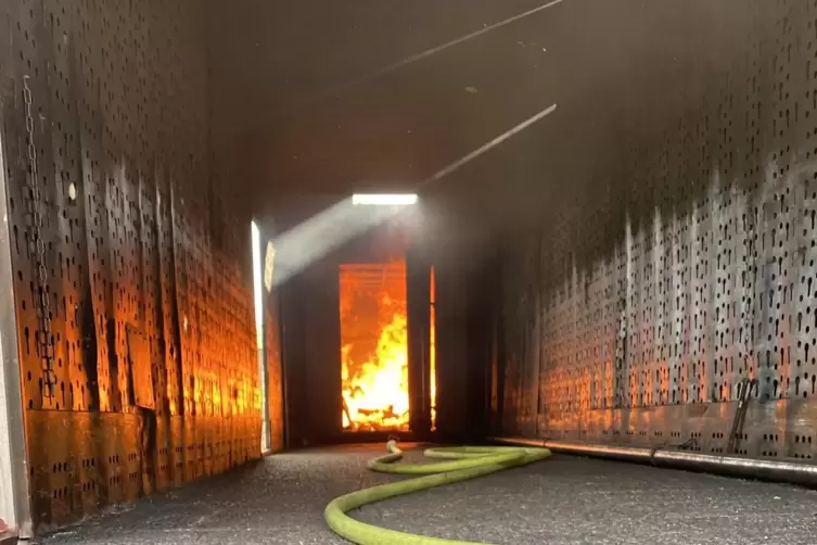 Ein simulierter Zimmerbrand in der Firebox. 