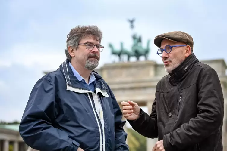 Der Autor und sein &Uuml;bersetzer: Jean-Yves Ferri (links) mit Klaus J&ouml;ken in Berlin.