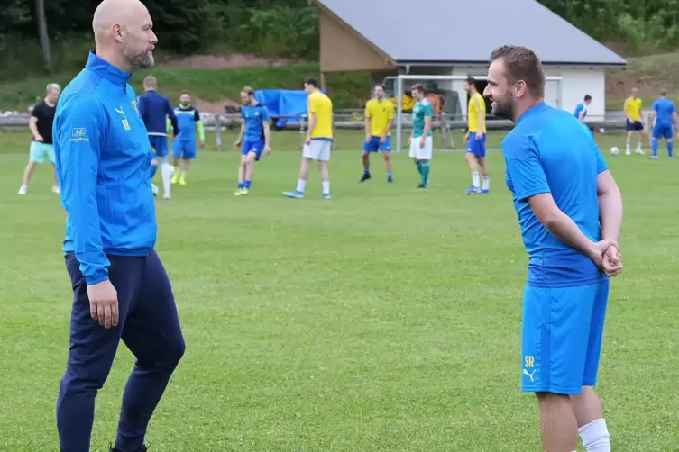 Bei den Sportfreunden Bundenthal ist Alexander Kotz (links) seit Sommer 2020 der Trainerpartner des ehemaligen FCK-Bundesligapro