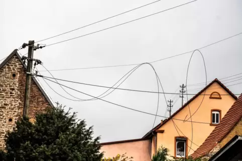 Die beschädigte Stromleitung. 
