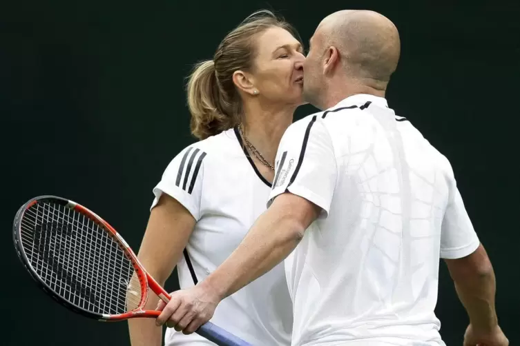 Steffi Graf und Andre Agassi während eines Showturniers 2009 in Wimbledon … 