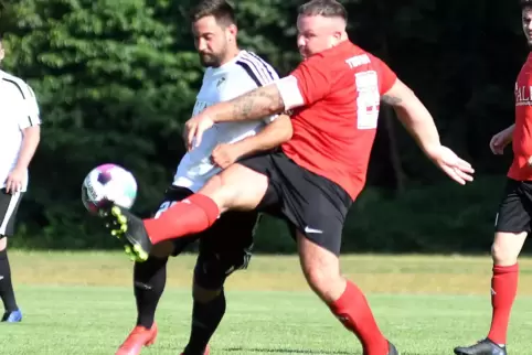 Sascha Oberländer (rechts) läuft wieder für die TSG Albisheim auf, trifft seit seinem Comeback wieder, wie er will. 