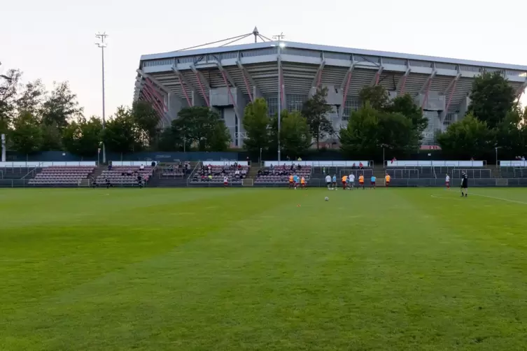 Erfolgreicher Spielort: Auf Platz vier am Fritz-Walter-Stadion zeigte sich die U19 des FCK bisher von ihrer besten Seite.