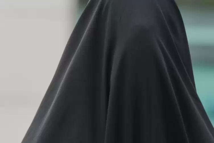 Hinter dem Schleier des Grauens haben auch deutsche Islamistinnen im Nahen Osten Kinder und junge Frauen als Sklaven gehalten.