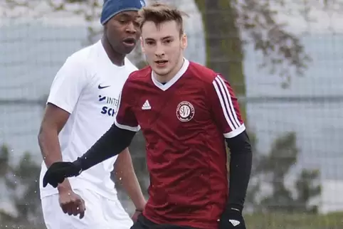 Lewin Heimsoeth (links) sieht, dass durch sein Team vom SV Imsbach in den vergangenen Wochen ein Ruck gegangen ist.