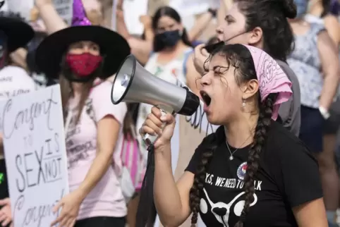 Frauen demonstrieren in Texas gegen das Abtreibungsgesetz.