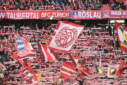 Erstmals seit dem 8. März 2020 durften die Bayern wieder vor großer Kulisse spielen. 