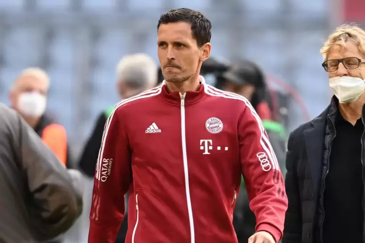  Nicht nur die 60.000 Zuschauer, auch Co-Trainer Dino Toppm&ouml;ller (Bild links) erlebten einen kurzweiligen Nachmittag.