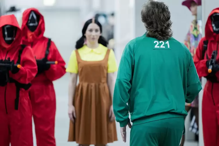 So aussehen wie die Teilnehmer des makabren Spiels „Squid Game“: die Kostüme zur koreanischen Netflix-Serie sind in diesem Jahr 