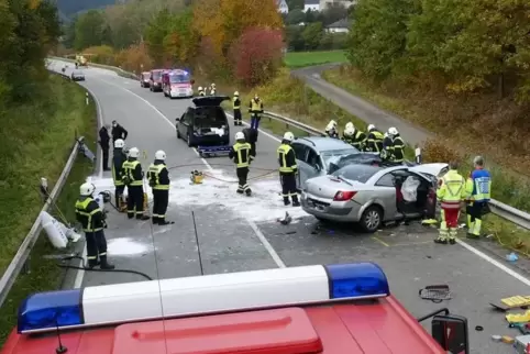 Die 85-jährige Unfallverursacherin konnte nur noch tot aus ihrem Wagen geborgen werden. 