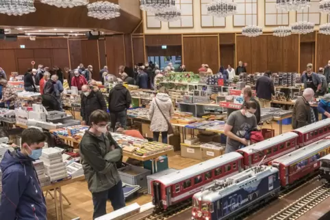 Nach langer Pause konnten sich die Modelleisenbahn-Liebhaber endlich wieder bei einer großen Börse im Congress Center Ramstein t