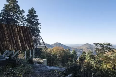 Nach dem Eyberg und dem Burgenblick bei Dahn ist der Balkon bei Hermersbergerhof der dritte barrierefreie Aussichtspunkt im Krei