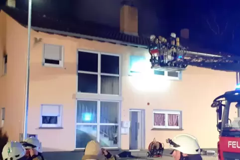 Rund 80 Einsatzkräfte und 14 waren Fahrzeuge im Einsatz.