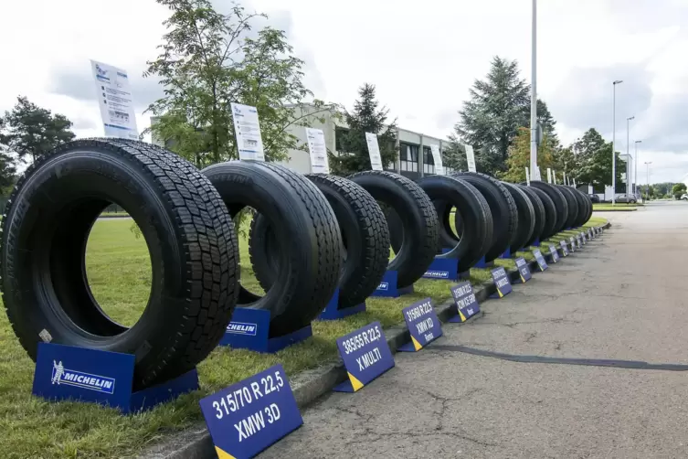 Laut IHK hat die Gummi-Industrie mit Lieferengpässen zu kämpfen. Unser Foto: Lkw-Reifen bei Michelin in Homburg. 