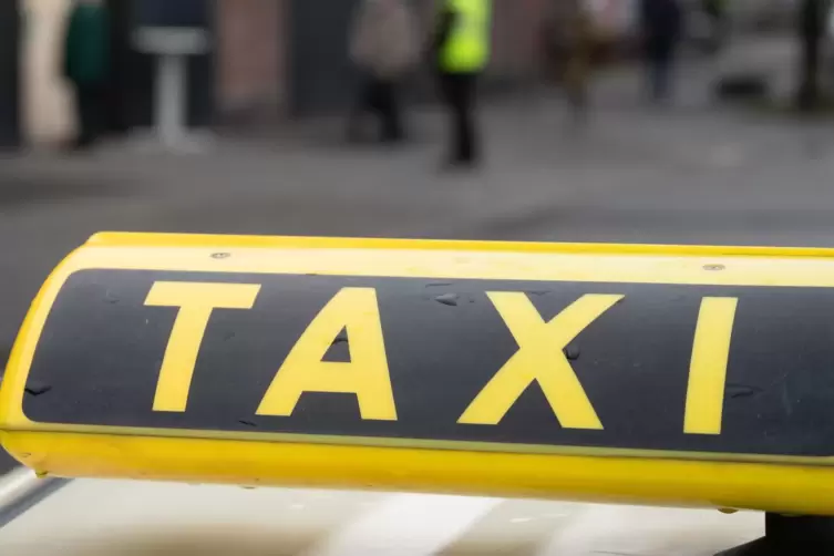 Am Sonntag: Der Taxiverkehr ist von den Geschäftsöffnungen betroffen. 