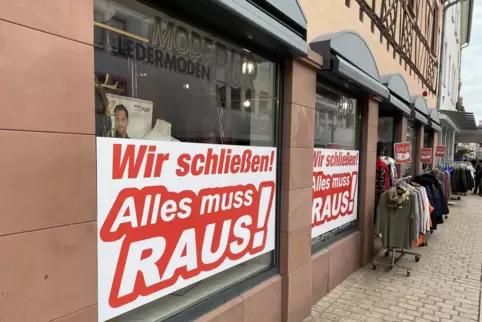 Mode pur: Ausverkauf läuft. Mode pur: Ausverkauf läuft.