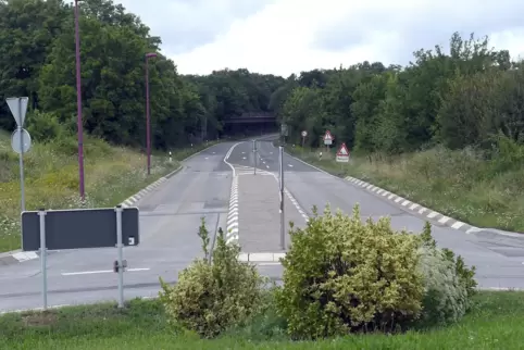 Ab 2. November wird die L401 ab dem Kreisel beim Gewerbegebiet Kirchheimbolanden Richtung Alzey gesperrt. Richtung Rockenhausen Ab 2. November wird die L401 ab dem Kreisel beim Gewerbegebiet Kirchheimbolanden Richtung Alzey gesperrt. Richtung Rockenhausen