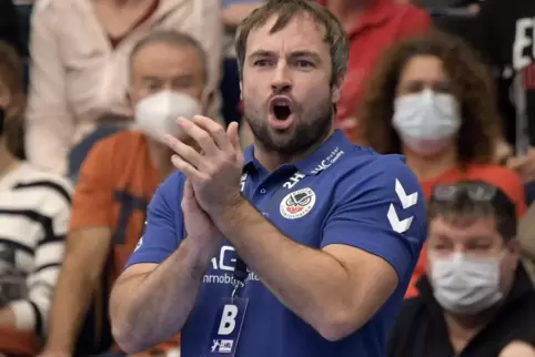 Ceven Klatt ist 38 Jahre alt. Er ist ein junger Trainer, der mit den Eulen Ludwigshafen punktetechnisch noch nicht da ist, wo er
