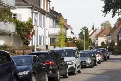 Ein Blick in den Casimirring im Wohngebiet Lämmchesberg. Die Straße ist ein wirklicher Ring, der sich über den Bergrücken zieht