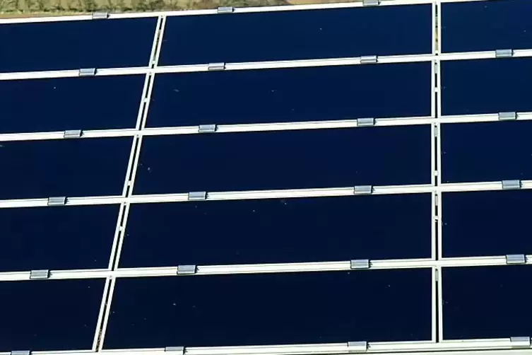 Seit 2016 gibt es bei Schiersfeld eine Photovoltaik-Freiflächenanlage, die auf elf Hektar errichtet wurde und nun erweitert werd