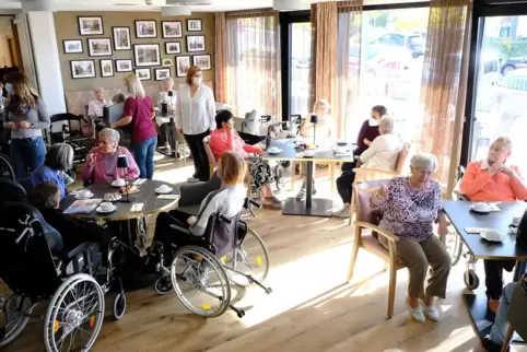 Das Café Marianne verfügt über 30 Sitzplätze im Gebäude und noch einmal 20 Plätze auf der Sonnenseite der Terrasse.