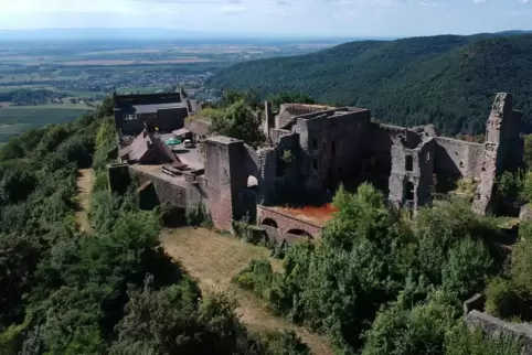 Hinauf zum „Eschbacher Schloss“: auf der Madenburg hielt Robert Blum 1848 eine seiner mitreißenden Reden.