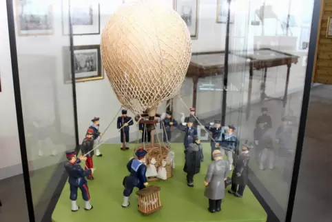 Ballonstart im 18. Jahrhundert en miniature im Museum von Hagéville.