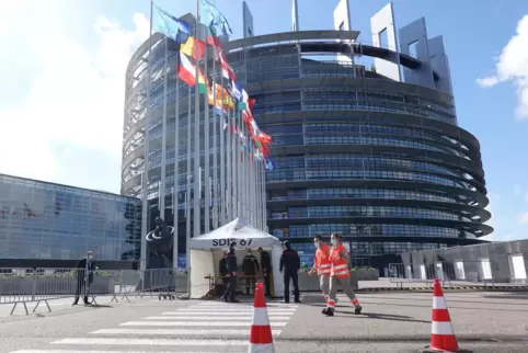 Das EU-Parlament erhöht mit der Klage den Druck auf die EU-Kommission.