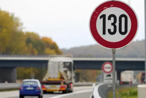 In einer aktuellen Umfrage für den ARD-Deutschlandtrend befürworteten 60 Prozent der Befragten ein Tempolimit auf Autobahnen. 